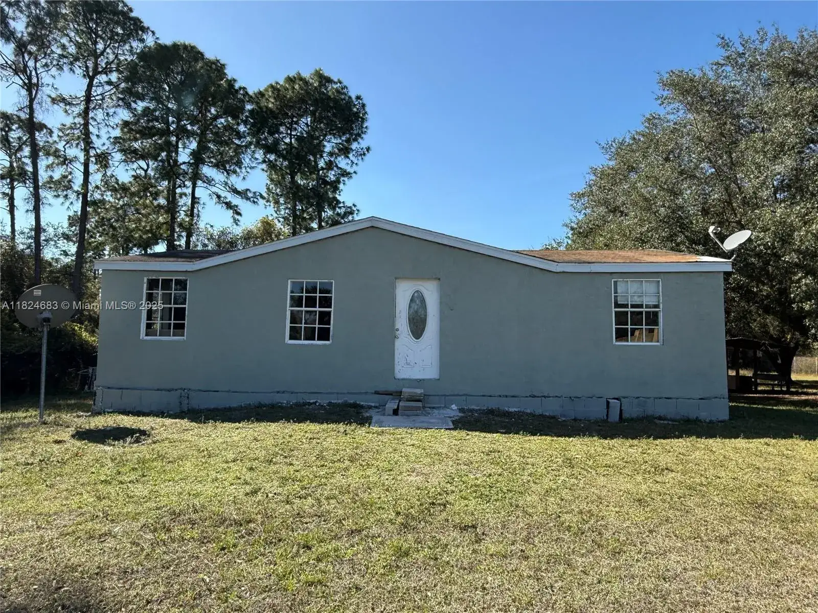 3 bedroom 2 bath Residential for sale at 570 S UTOPIA ST, Clewiston FL 33440