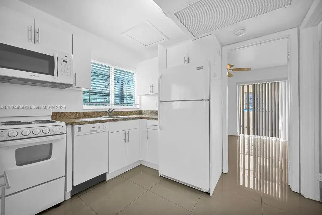 1 bedroom 1 bath Residential Lease for rent at 1409 Euclid Ave # 10, Miami Beach FL 33139