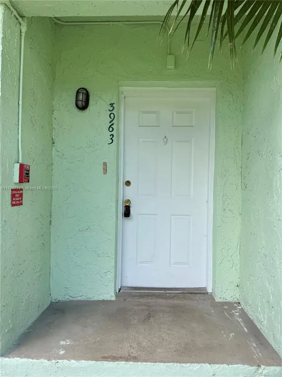 1 bedroom 1 bath Residential Lease for rent at 3963 NW 87th Ave # 0, Sunrise FL 33351