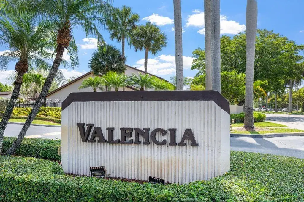 4 bedroom 3 bath Residential for sale at 10091 SW 137th Pl, Miami FL 33186