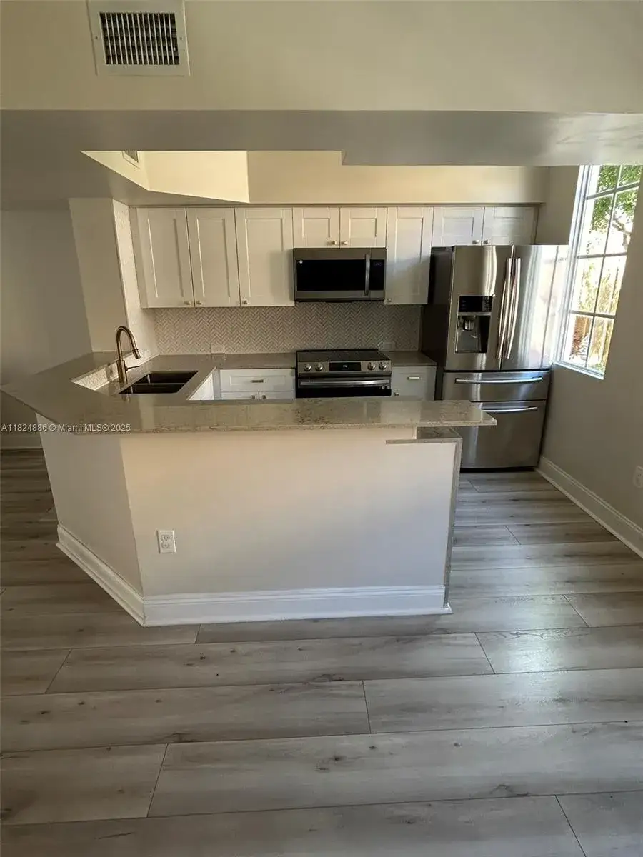 2 bedroom 2 bath Residential for sale at 2921 NE 185th St # 1205, Aventura FL 33180