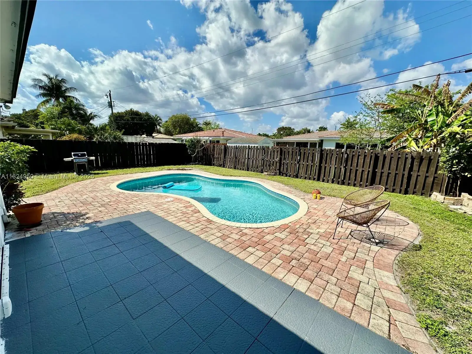 3 bedroom 2 bath Residential for sale at 4861 NE 8th Ave, Oakland Park FL 33334