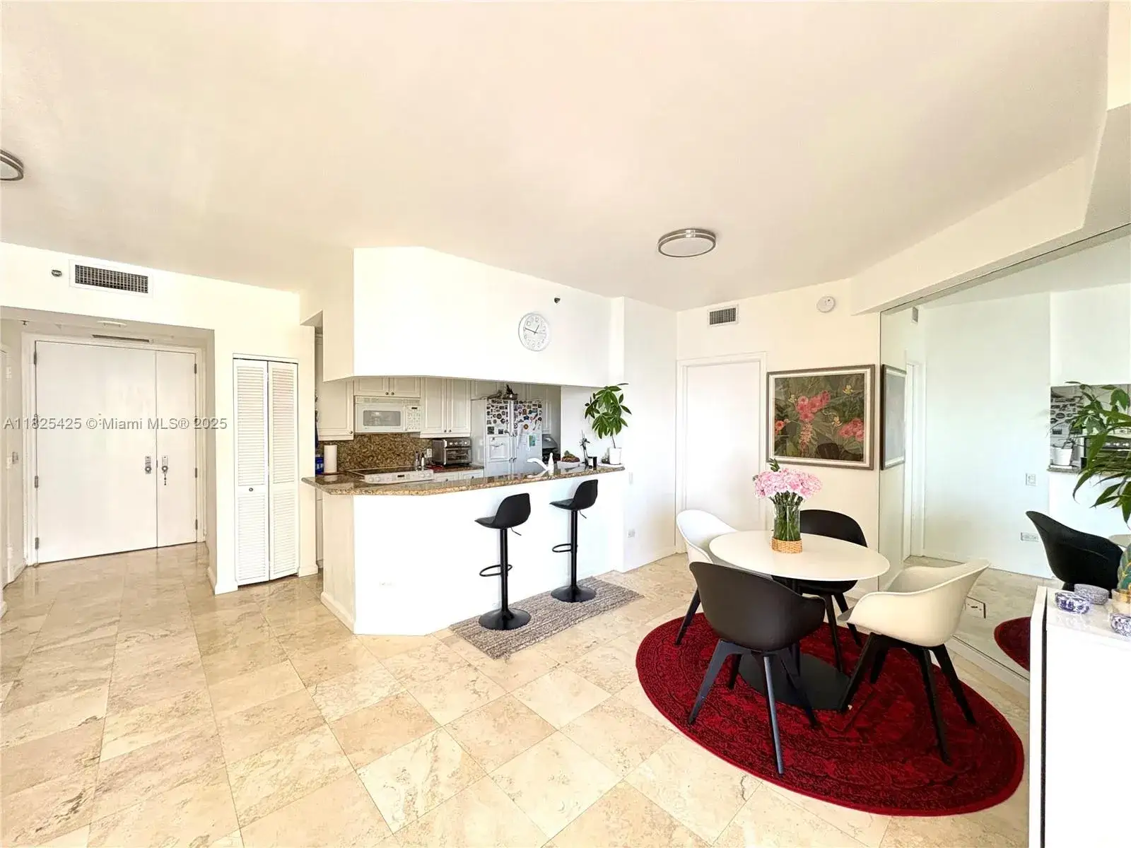1 bedroom 1 bath Residential for sale at 808 Brickell Key Dr # 1103, Miami FL 33131
