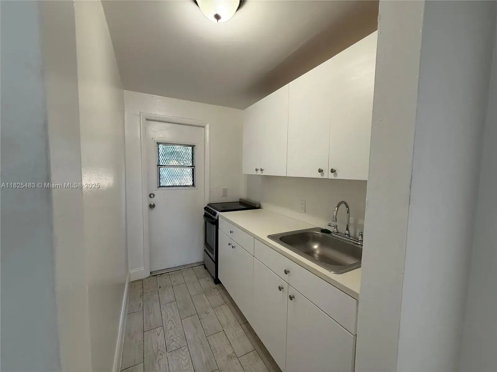 2 bedroom 1 bath Residential Lease for rent at 1035 SW 4th St # 3, Miami FL 33130
