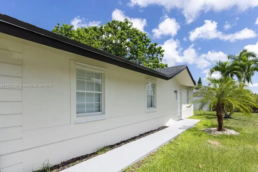 3 bedroom 2 bath Residential for sale at 355 SW 17th Ave, Homestead FL 33030