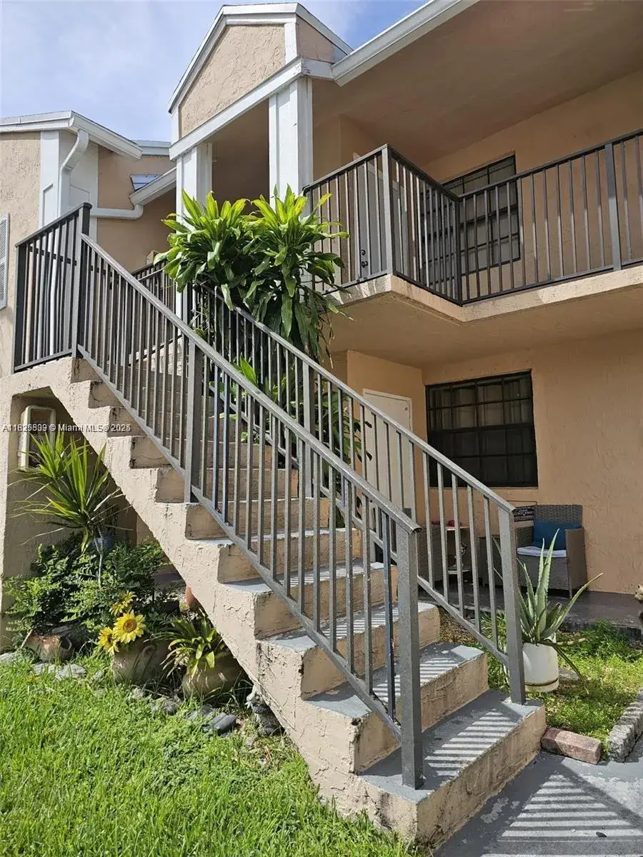 2 bedroom 2 bath Residential for sale at 1002 Adams Ave # 1002E, Homestead FL 33034