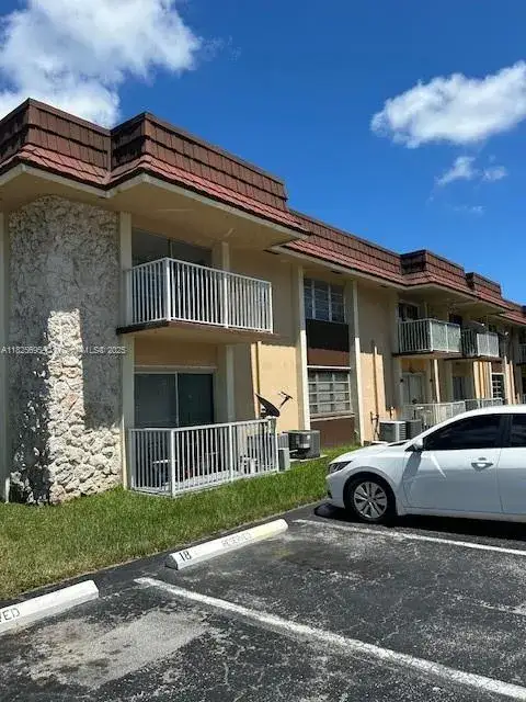 2 bedroom 1 bath Residential Lease for rent at 5275 SW 77th Ct # 212H, Miami FL 33155