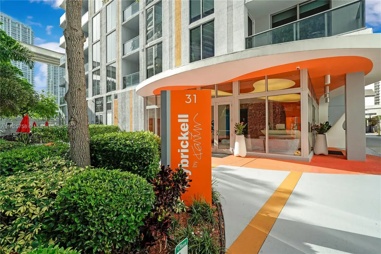 1 bedroom 1 bath Residential for sale at 31 SE 6th St # 2706, Miami FL 33131