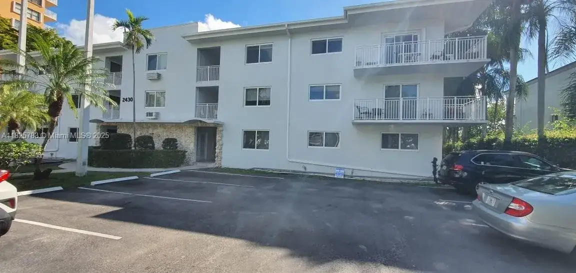 1 bedroom 1 bath Residential Lease for rent at 2430 NE 135th St # 304, North Miami FL 33181