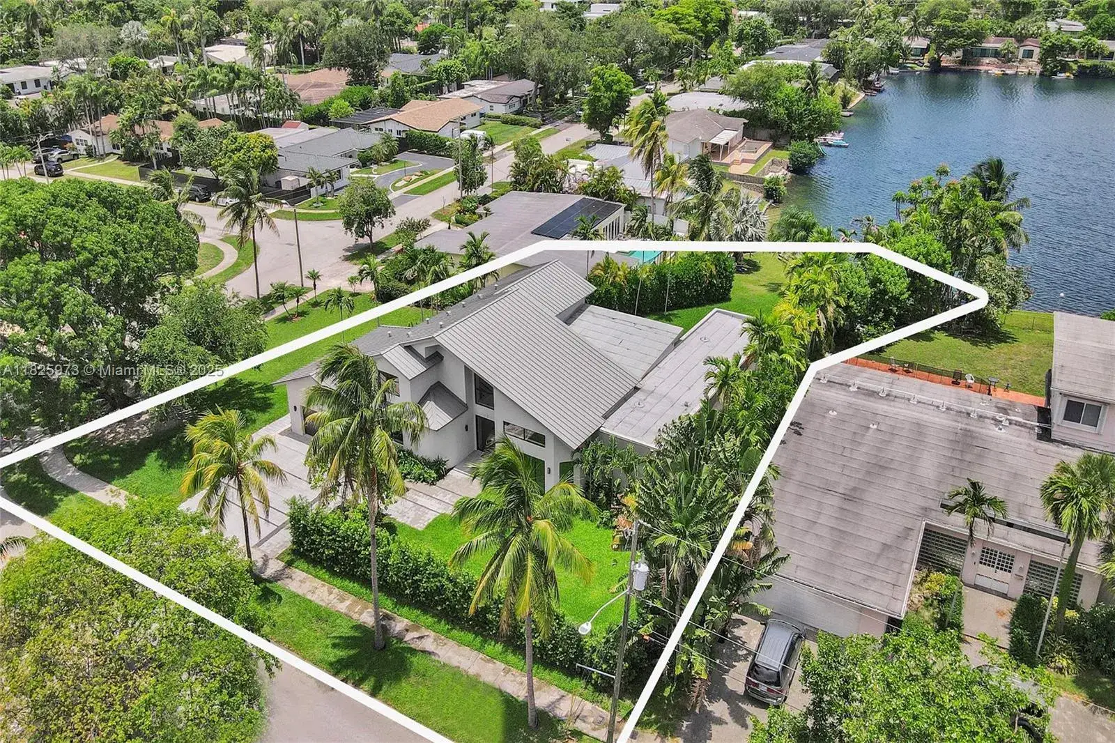 8 bedroom 5 bath Residential for sale at 19651 NE 19th Pl, North Miami Beach FL 33179