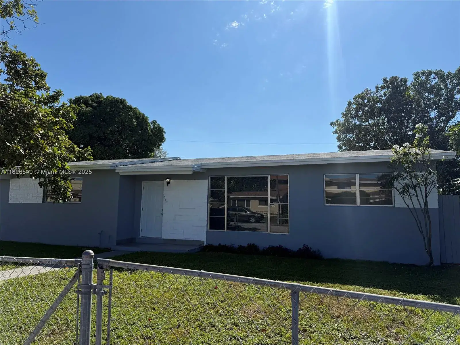 3 bedroom 2 bath Residential for sale at 954 W 72nd Pl, Hialeah FL 33014