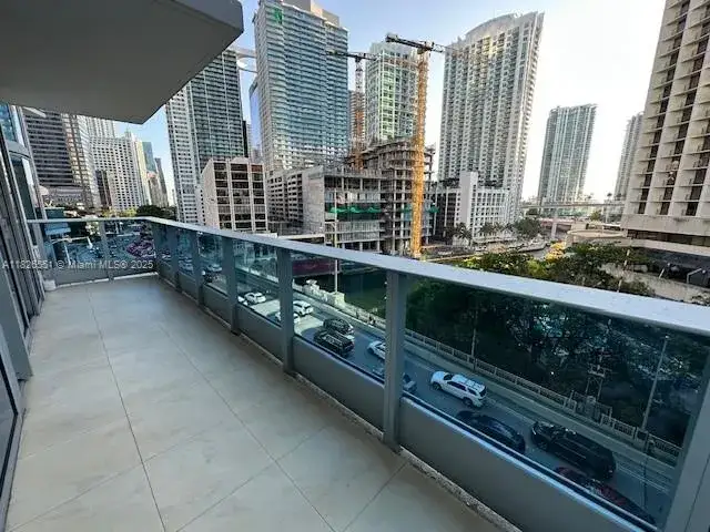1 bedroom 1 bath Residential for sale at 200 Biscayne Boulevard Way # 701, Miami FL 33131
