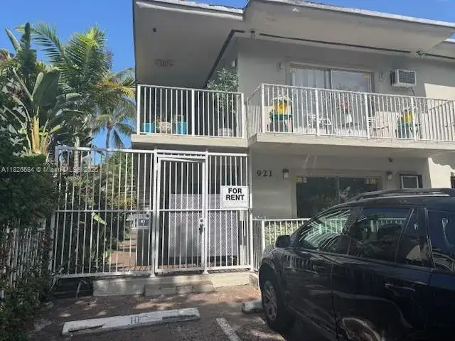 2 bedroom 1 bath Residential Lease for rent at 921 Meridian Ave # 2, Miami Beach FL 33139