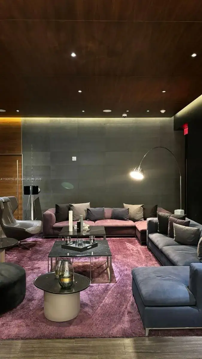 3 bedroom 3 bath Residential for sale at 68 SE 6th St # 2804, Miami FL 33131