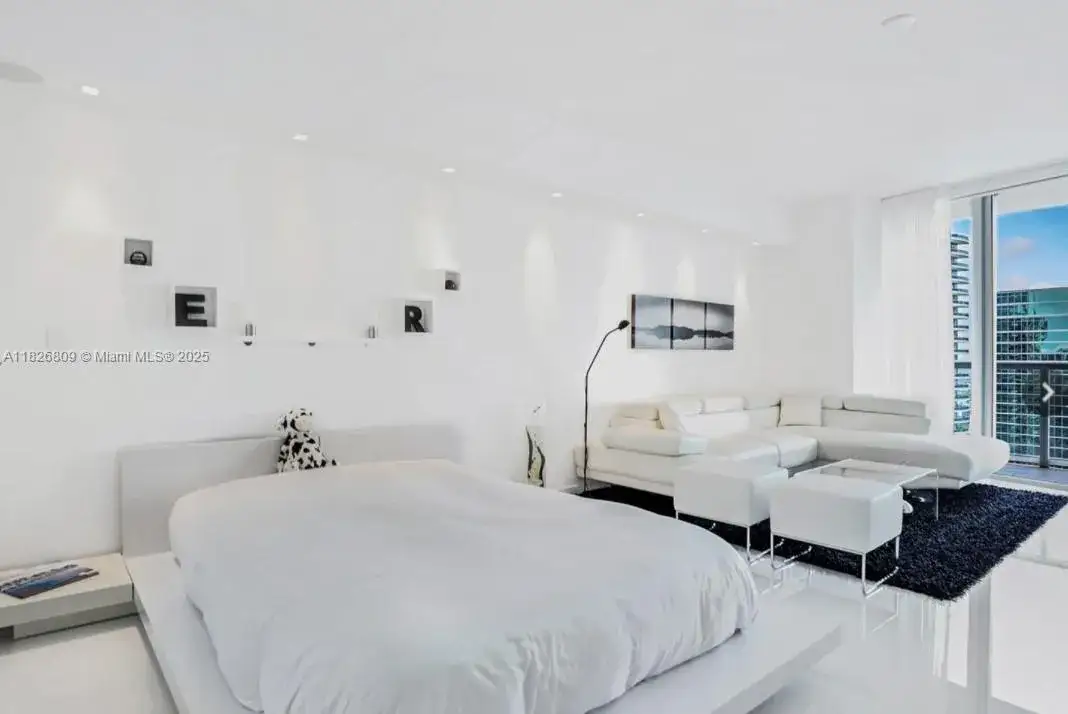 1 bath Residential for sale at 475 Brickell Ave # 4310, Miami FL 33131