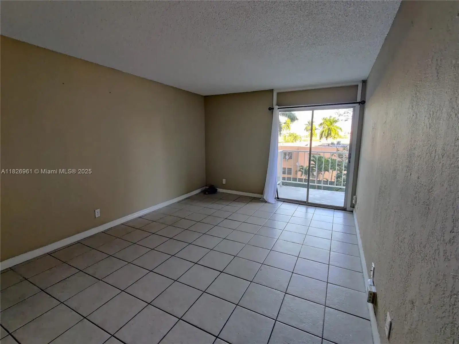 1 bedroom 1 bath Residential Lease for rent at 4550 NW 9th St # 310E, Miami FL 33126