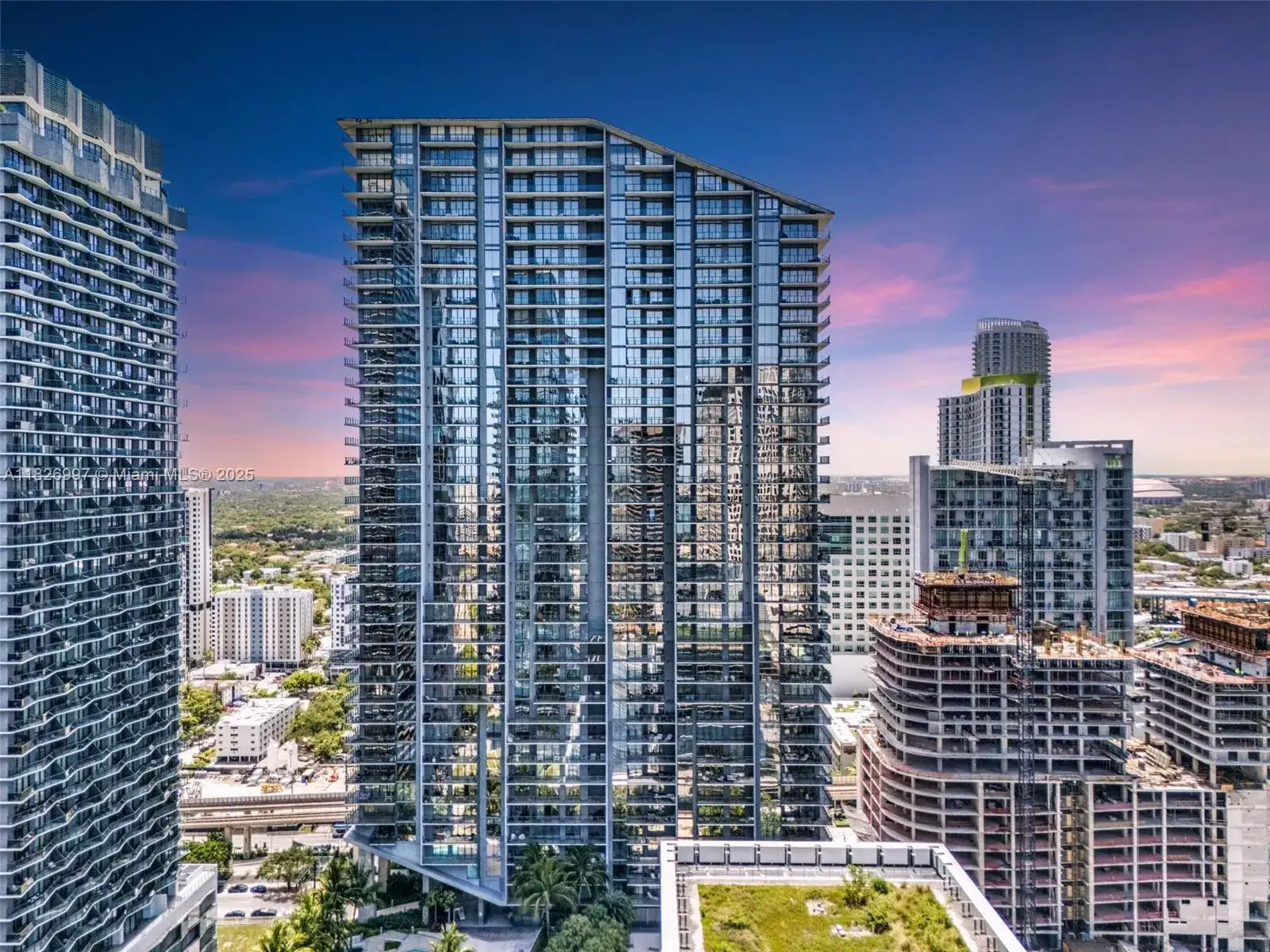 1 bedroom 1 bath Residential for sale at 88 SW 7th St # 2107, Miami FL 33130