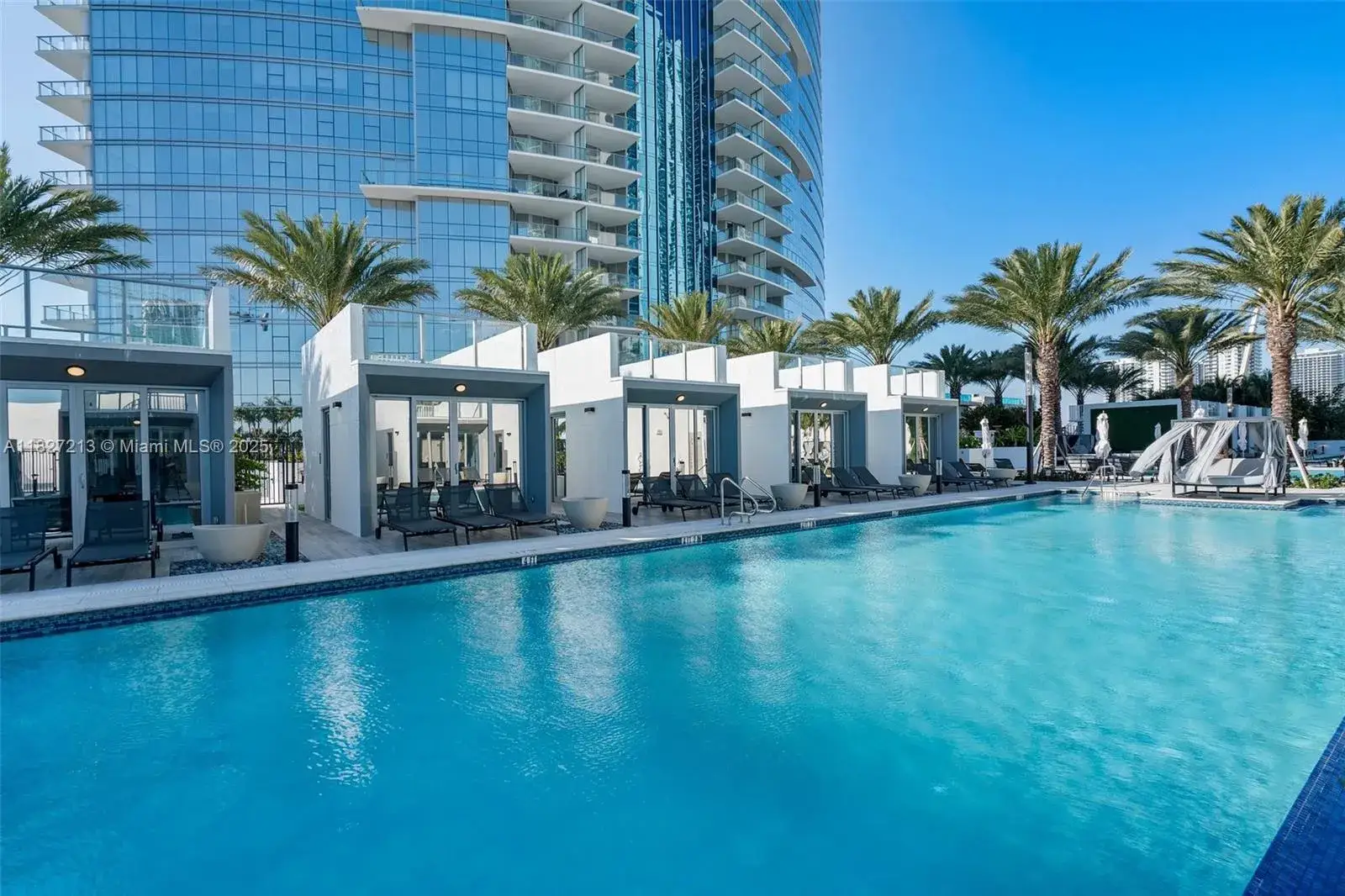 1 bedroom 2 bath Residential Lease for rent at 851 NE 1st Ave # 4504, Miami FL 33132