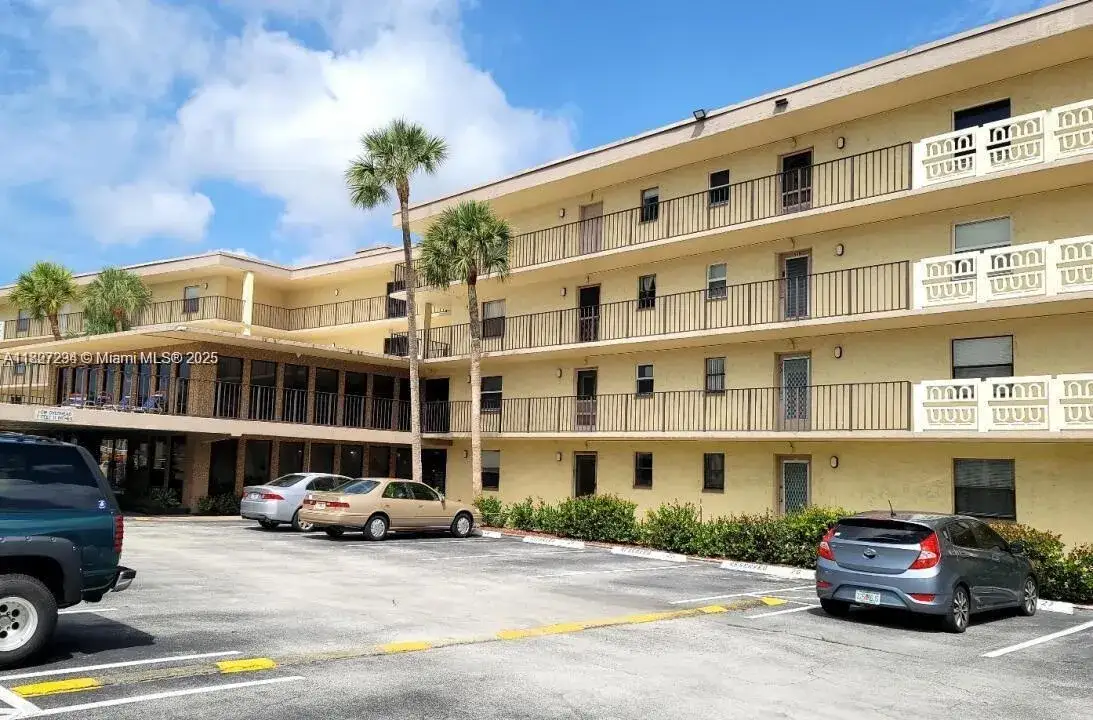 2 bedroom 2 bath Residential Lease for rent at 9355 SW 8th St # 402, Boca Raton FL 33428