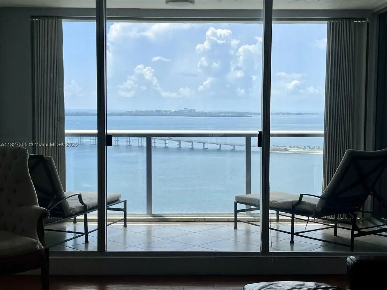 2 bedroom 2 bath Residential Lease for rent at 1541 Brickell Ave # A3302, Miami FL 33129