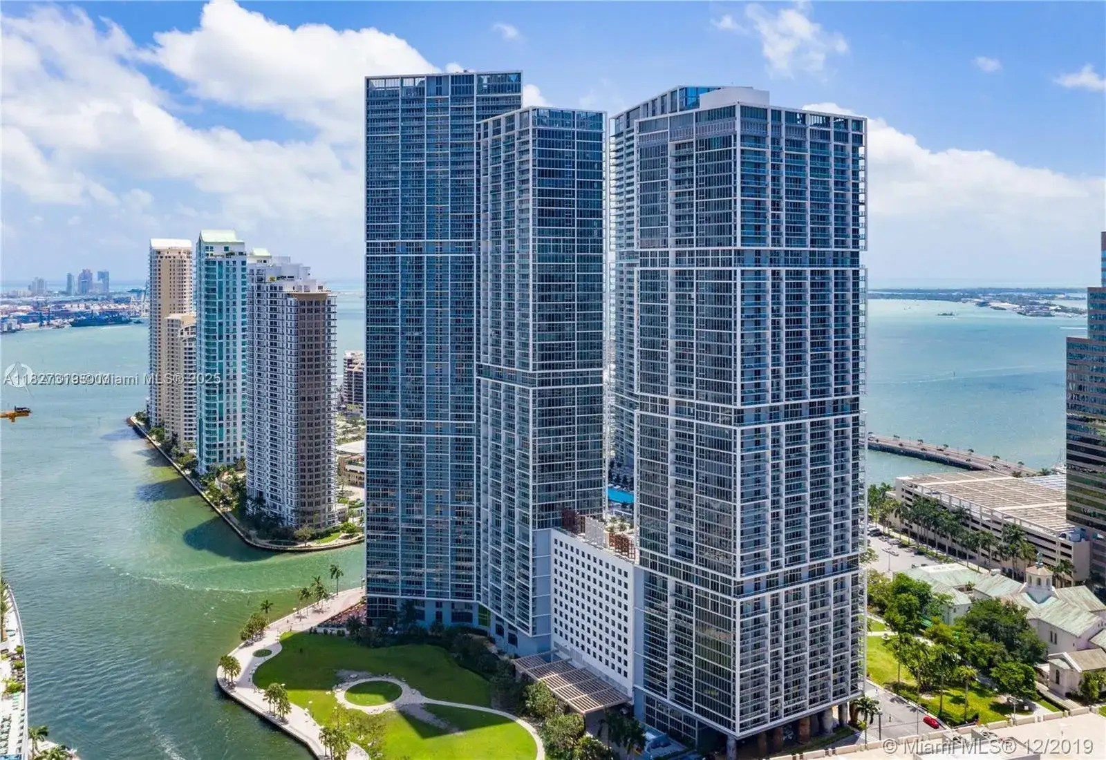 1 bedroom 1 bath Residential Lease for rent at 495 Brickell Ave # 1806, Miami FL 33131
