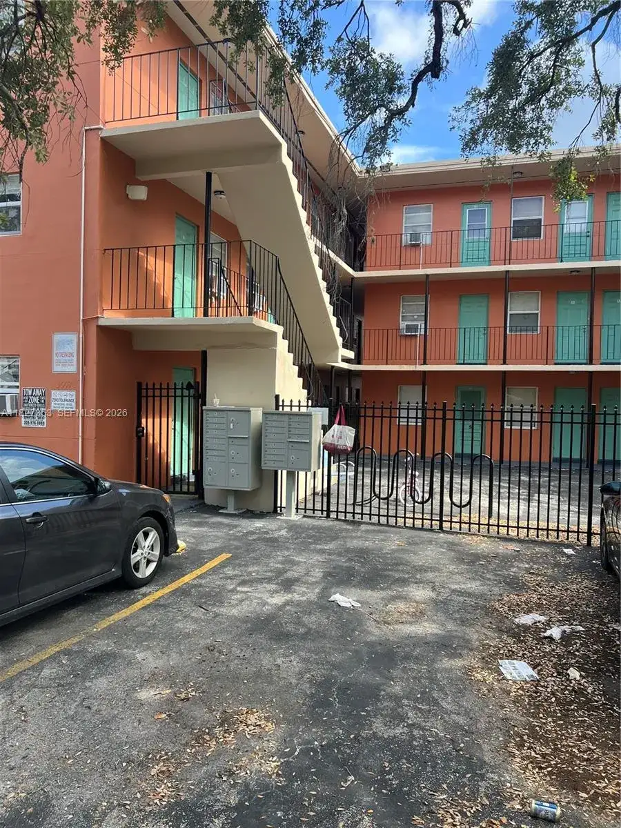 1 bedroom 1 bath Residential Lease for rent at 3669 Thomas Ave # 10, Miami FL 33133
