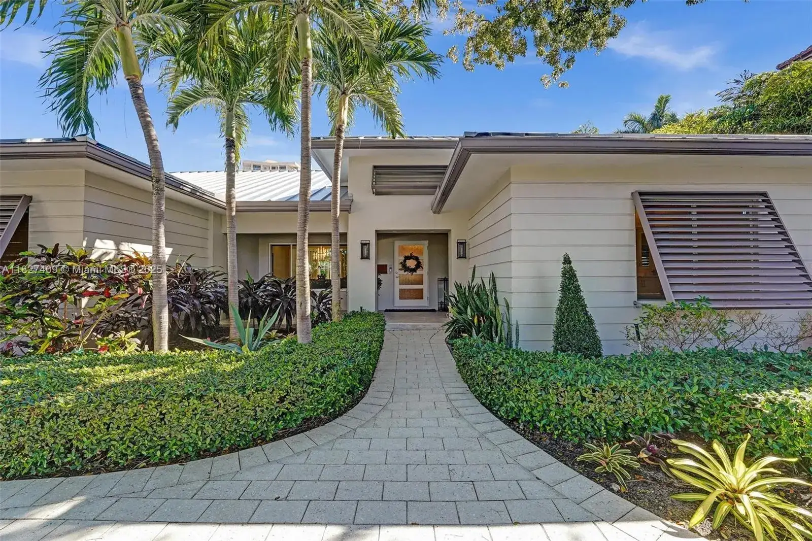 4 bedroom 4 bath Residential for sale at 1206 E Lake Dr, Fort Lauderdale FL 33316