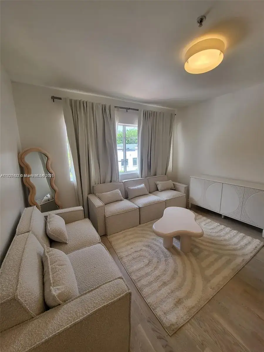 1 bedroom 1 bath Residential for sale at 810 7th St # 206, Miami Beach FL 33139