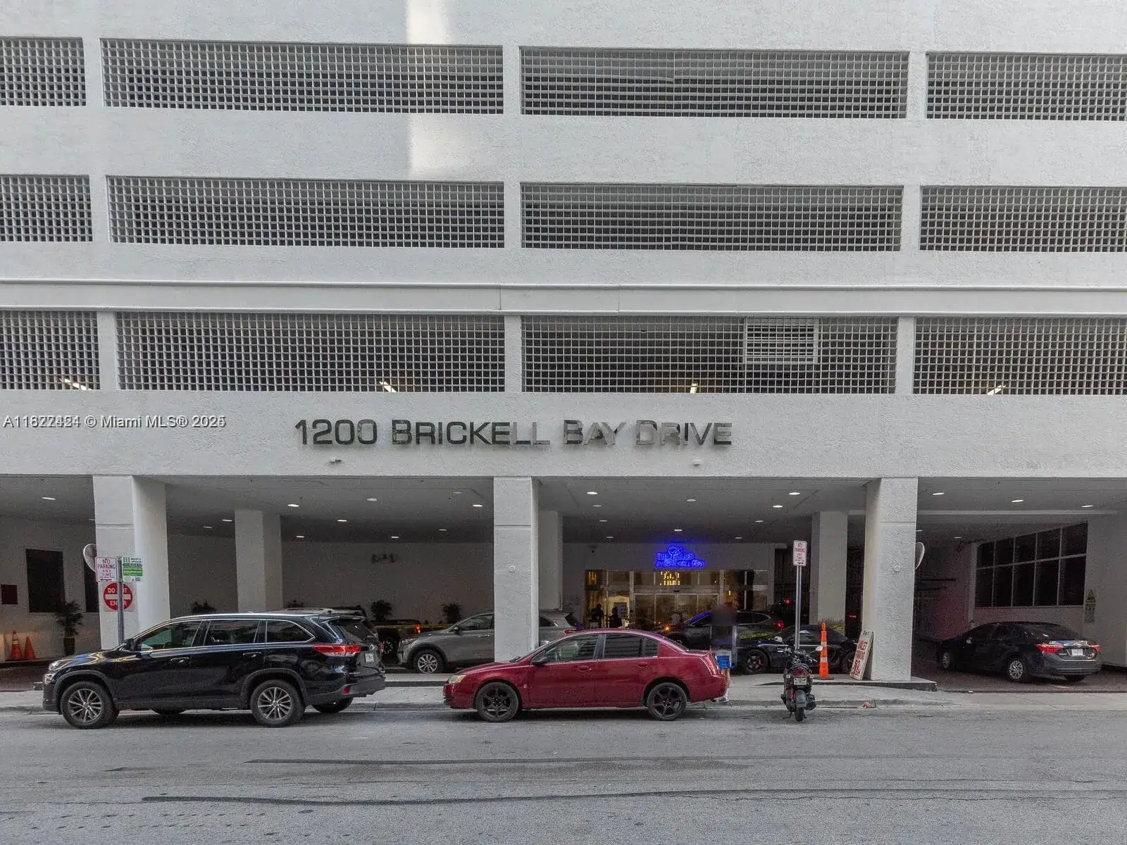1 bath Residential Lease for rent at 1200 Brickell Bay Dr # 3210, Miami FL 33131
