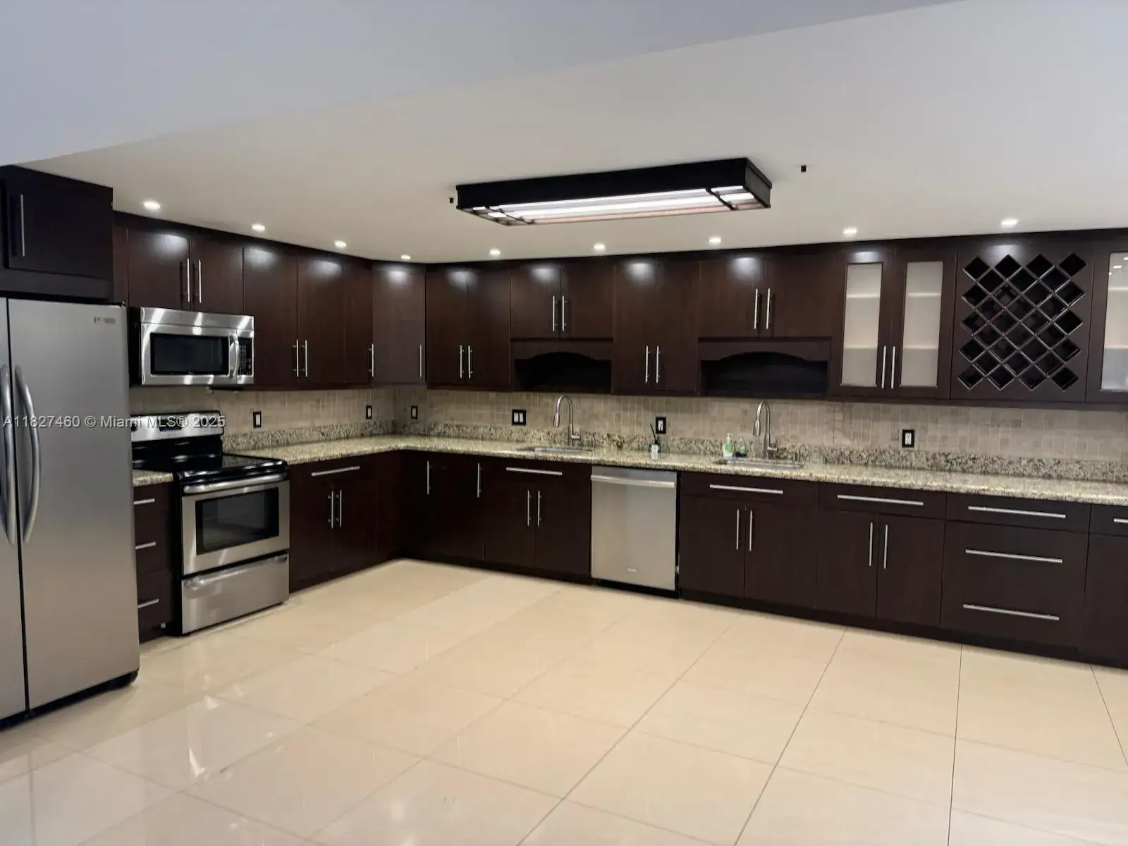 3 bedroom 2 bath Residential for sale at 20401 NE 30th Ave # 8, Aventura FL 33180
