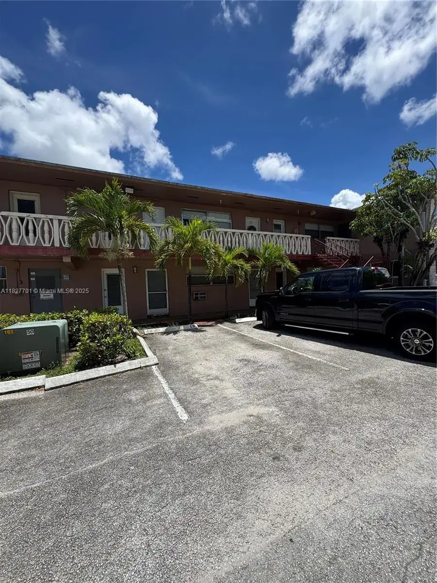 1 bedroom 1 bath Residential for sale at 270 NE 191st St # 108, Miami FL 33179