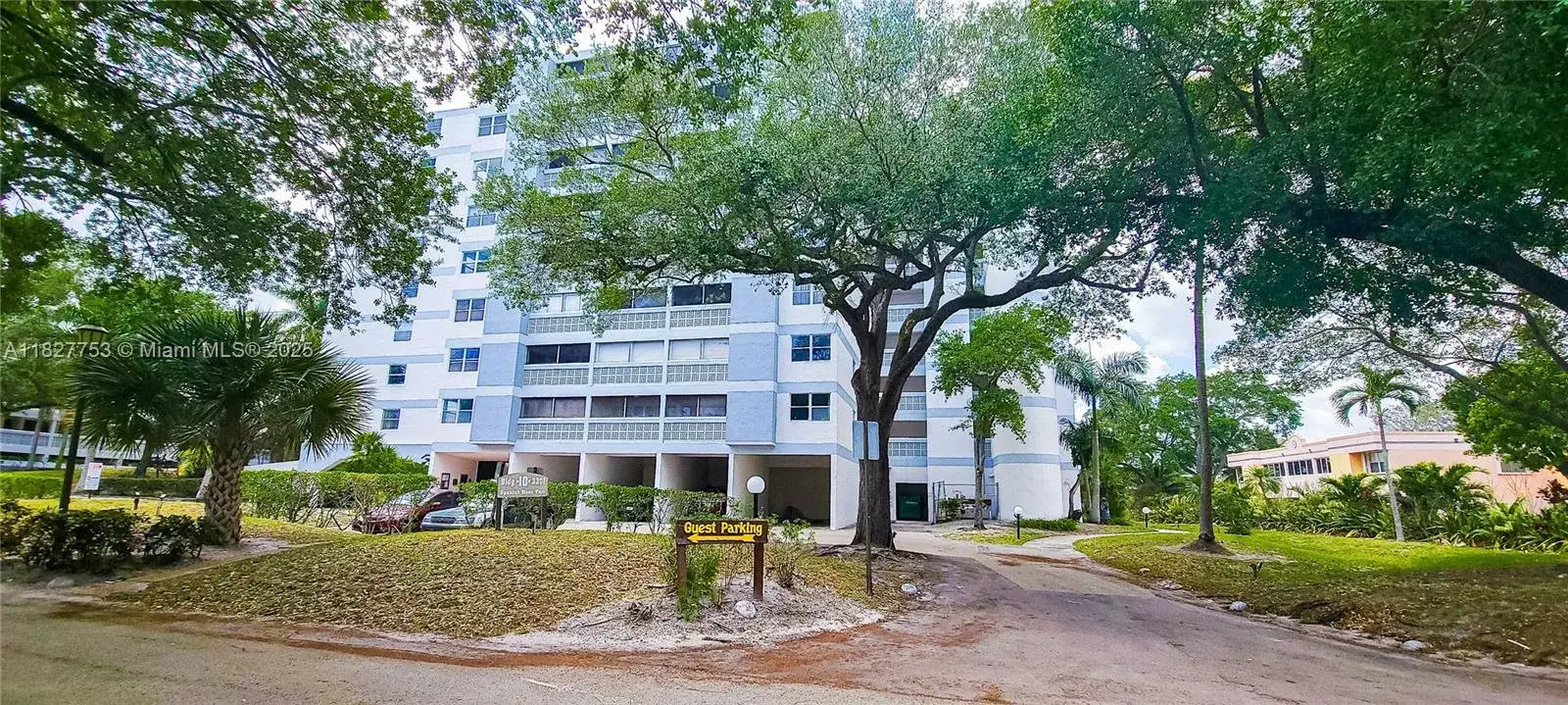 2 bedroom 2 bath Residential for sale at 3301 Spanish Moss Ter # 609, Lauderhill FL 33319