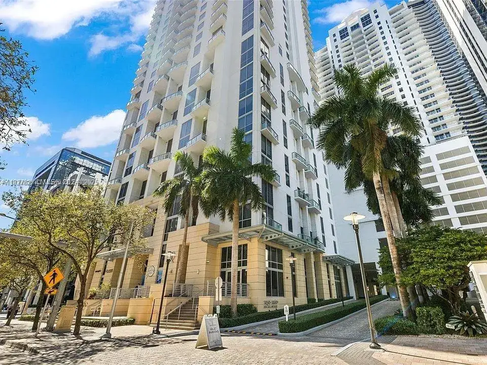 1 bedroom 1 bath Residential Lease for rent at 1060 Brickell Ave # 2813, Miami FL 33131
