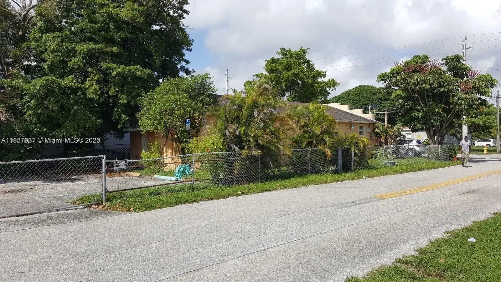 5 bedroom 2 bath Residential for sale at 520 NW 2nd Ave, Hallandale Beach FL 33009