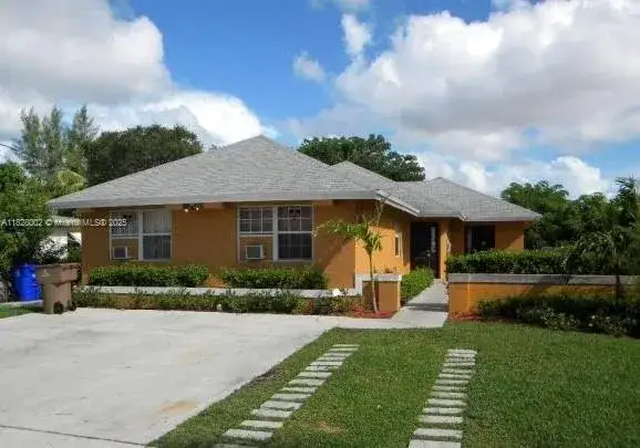 3 bedroom 2 bath Residential for sale at 165 SW 5th Ct, Deerfield Beach FL 33441