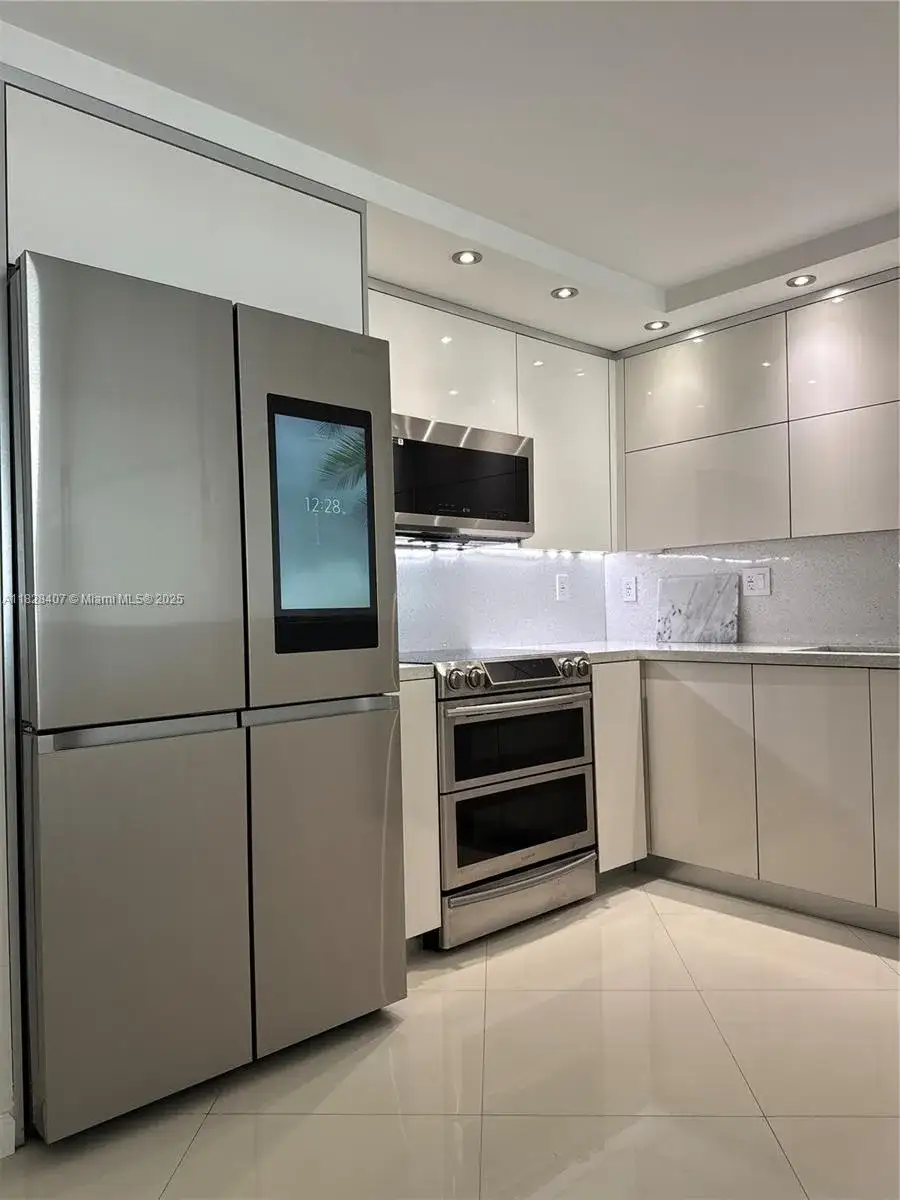 1 bedroom 1 bath Residential Lease for rent at 18151 NE 31st Ct # 1708, Aventura FL 33160
