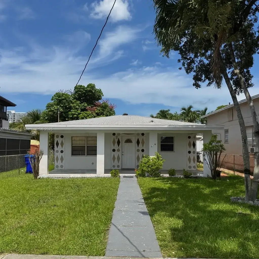 2 bedroom 1 bath Residential Lease for rent at 613 NW 58th Ave # 613, Miami FL 33126