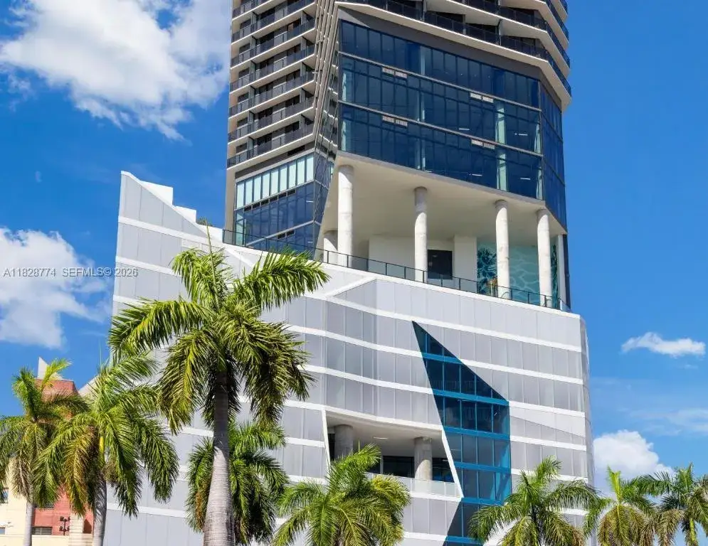 1 bedroom 1 bath Residential for sale at 398 NE 5th St # 2908, Miami FL 33132