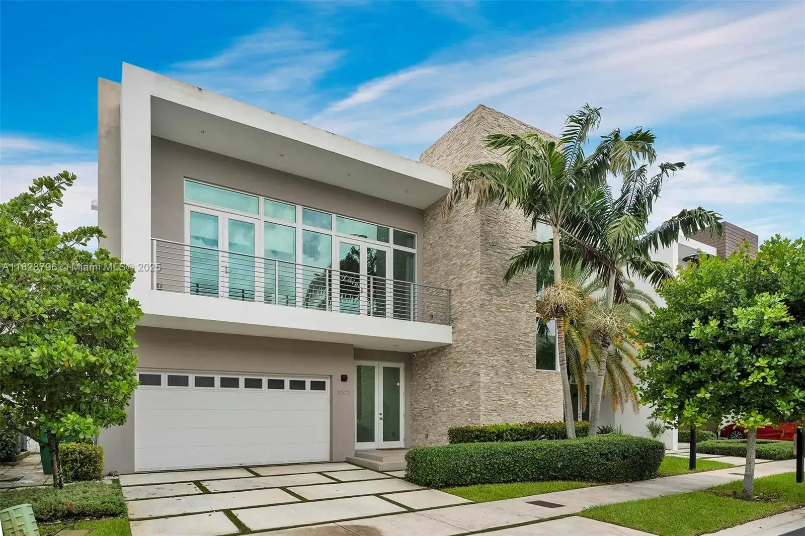 5 bedroom 5 bath Residential for sale at 10573 NW 67th Ter, Doral FL 33178