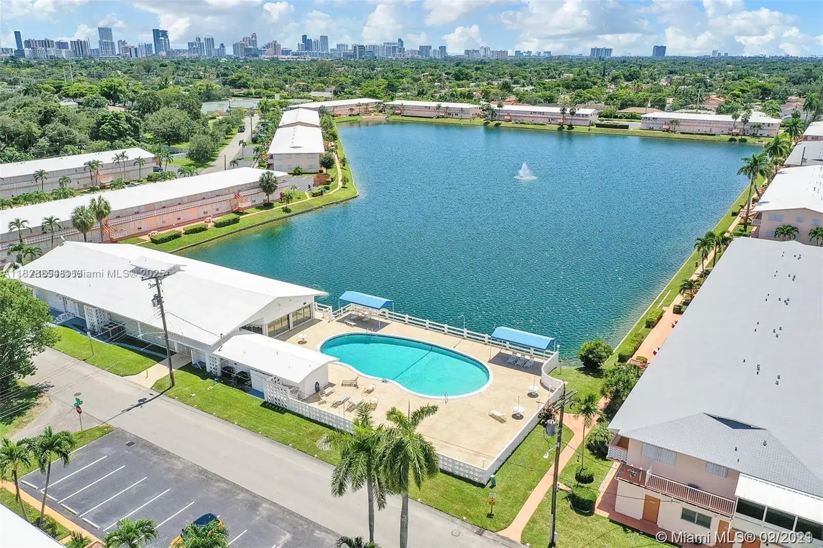 1 bedroom 1 bath Residential for sale at 820 SW 11th Ave # 16B, Hallandale Beach FL 33009