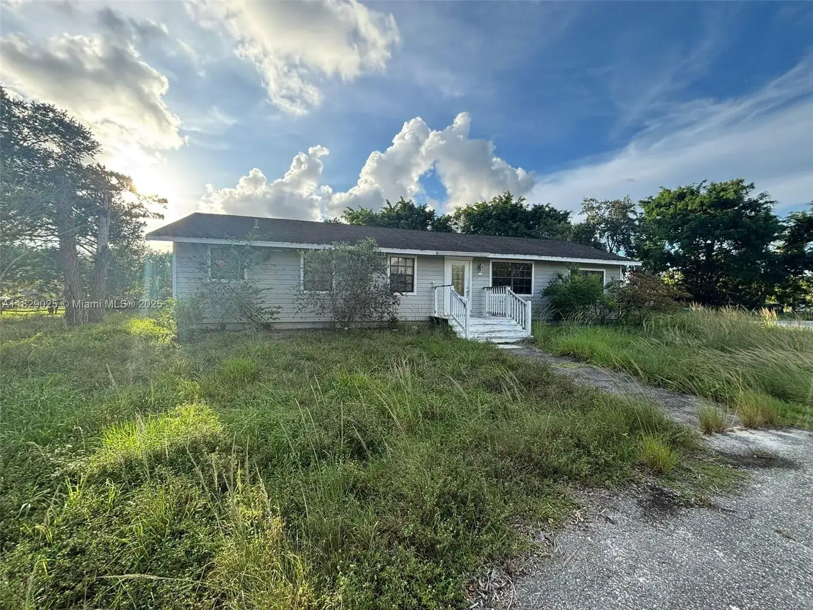 2 bath Residential for sale at 12525 NW 51st Ct N, Royal Palm Beach FL 33411