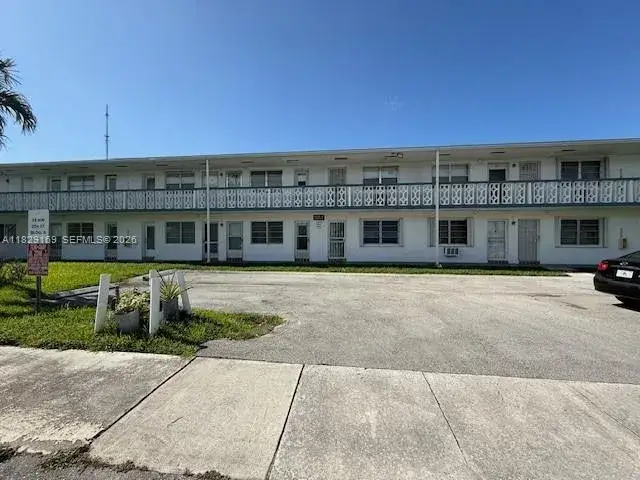 1 bedroom 1 bath Residential for sale at 55 NW 204th St # 10, Miami Gardens FL 33169