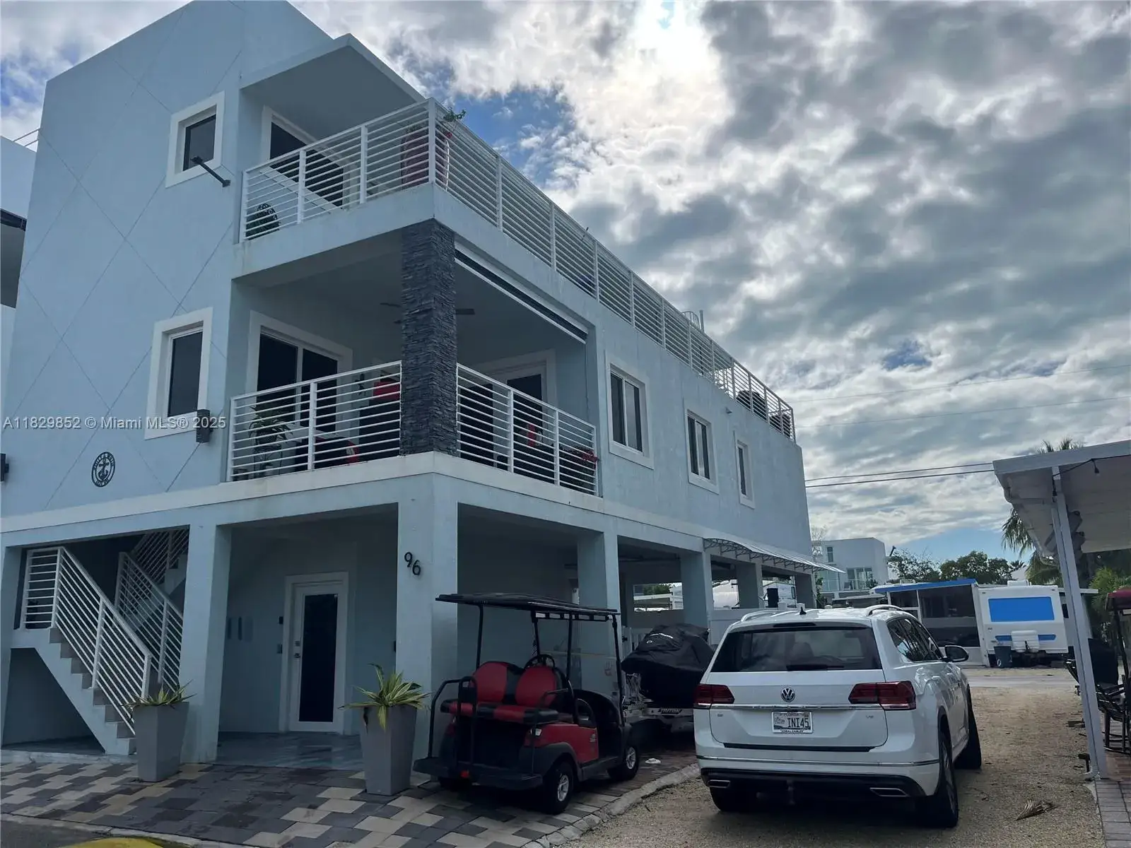 4 bedroom 4 bath Residential for sale at 325 Calusa St 96, Key Largo FL 33037