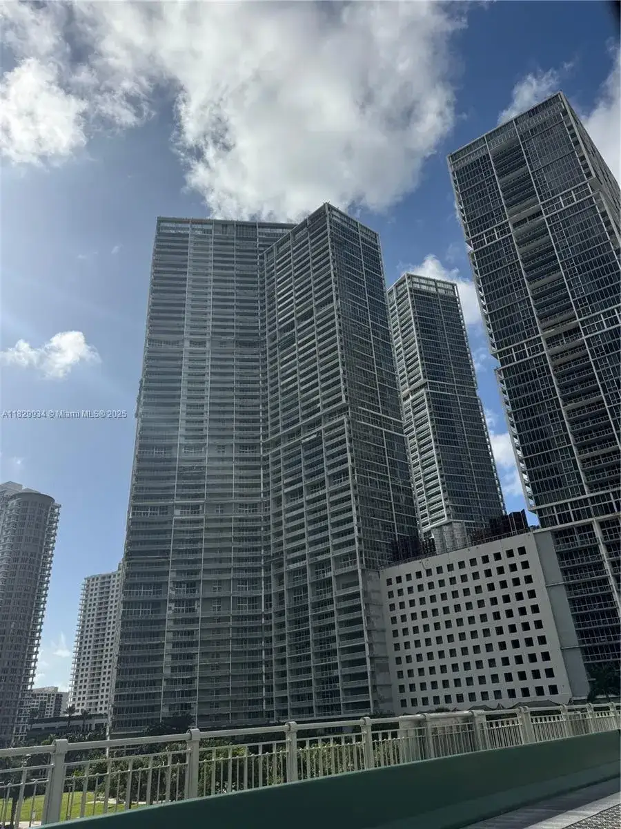 2 bedroom 2 bath Residential for sale at 475 Brickell Ave # 4207, Miami FL 33131