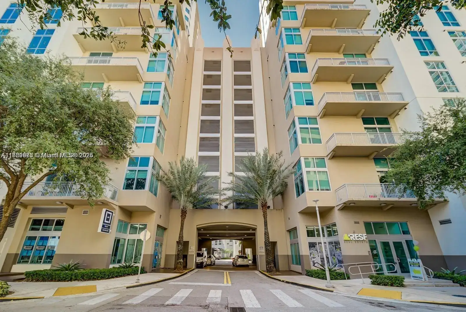 1 bedroom 1 bath Residential for sale at 9066 SW 73rd Ct # 1002, Miami FL 33156