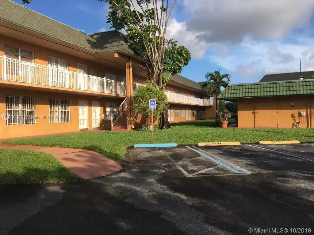 1 bath Residential for sale at 291 NW 177th St # 117, Miami Gardens FL 33169