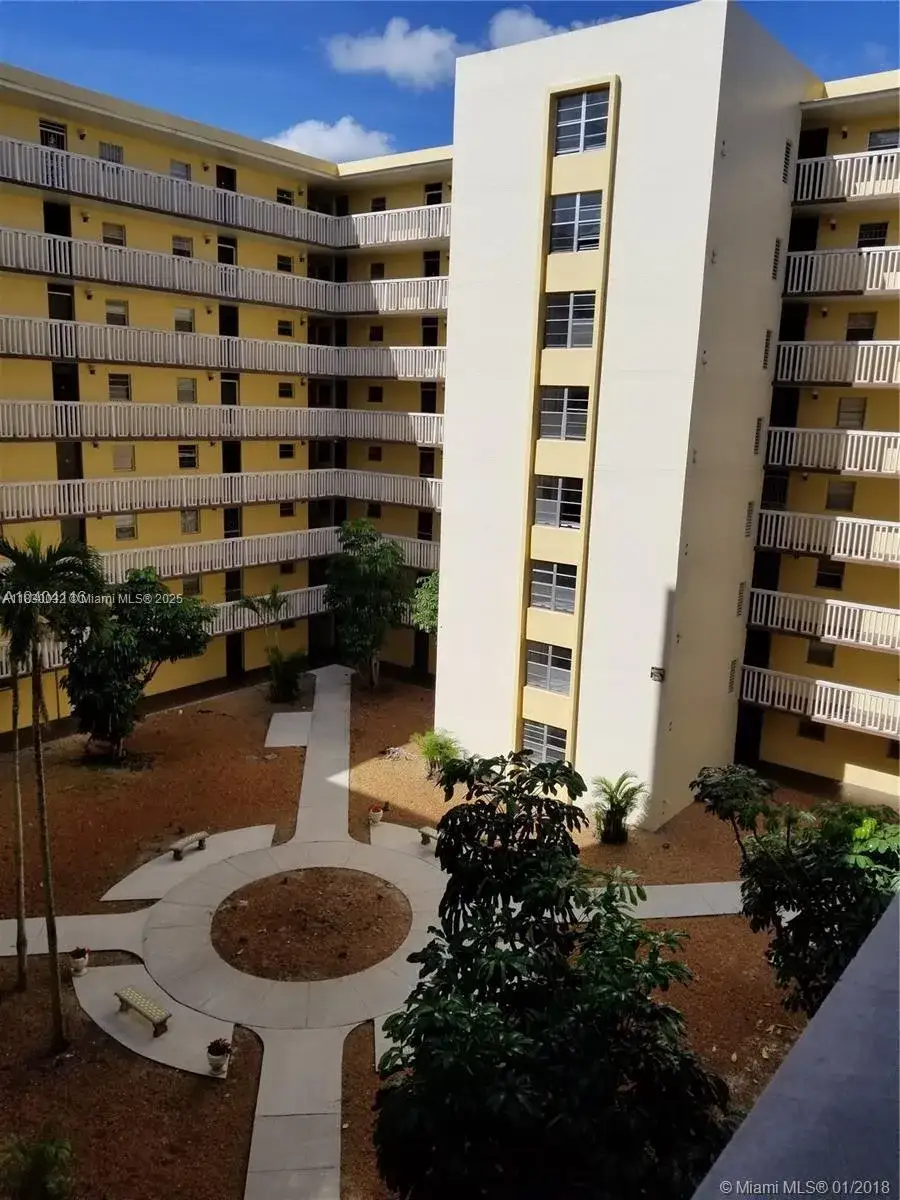 1 bedroom 1 bath Residential for sale at 15600 NW 7th Ave # 609, Miami FL 33169