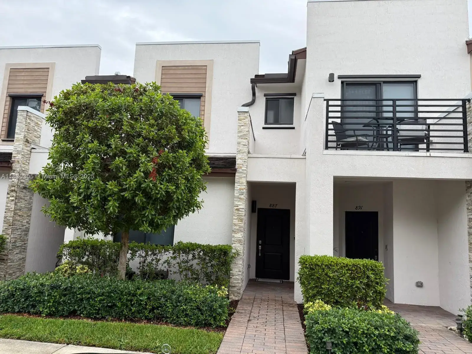 3 bedroom 3 bath Residential Lease for rent at 887 NE 211th St, Miami FL 33179