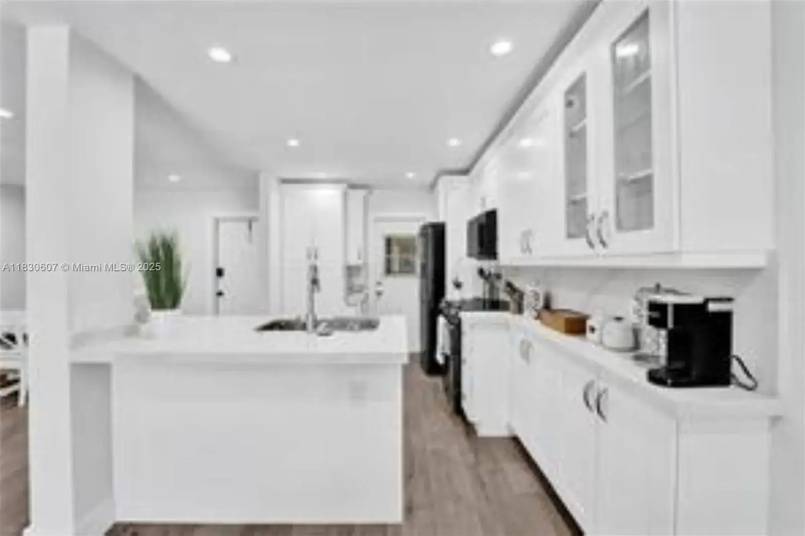 2 bedroom 2 bath Residential Lease for rent at 4100 N 58th Ave # 213, Hollywood FL 33021