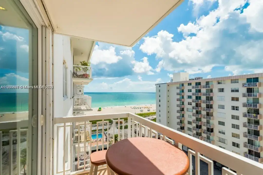 2 bedroom 1 bath Residential for sale at 401 Ocean Dr # 1009, Miami Beach FL 33139